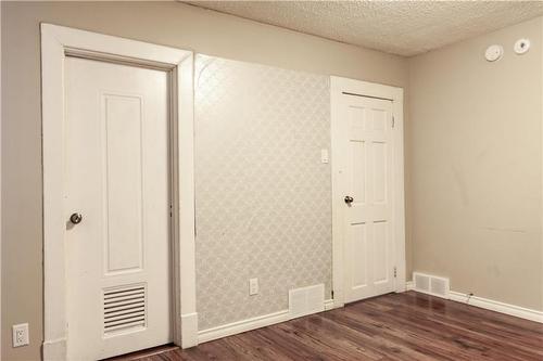 487 Toronto Street, Winnipeg, MB - Indoor Photo Showing Other Room