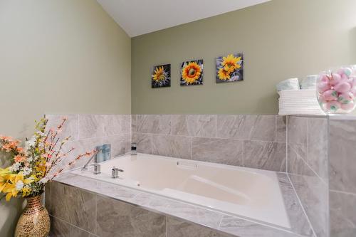7606 Highway 3A, Balfour, BC - Indoor Photo Showing Bathroom