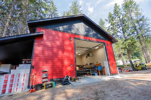 7606 Highway 3A, Balfour, BC - Outdoor With Exterior