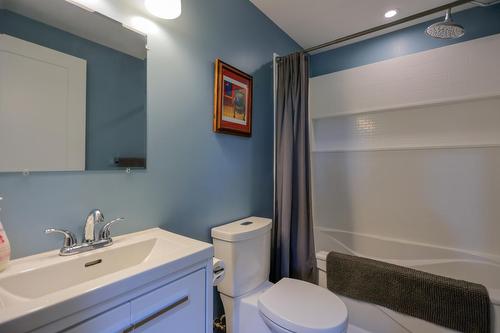 7606 Highway 3A, Balfour, BC - Indoor Photo Showing Bathroom