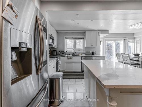 7 Appenine Crt, Brampton, ON - Indoor Photo Showing Kitchen With Upgraded Kitchen