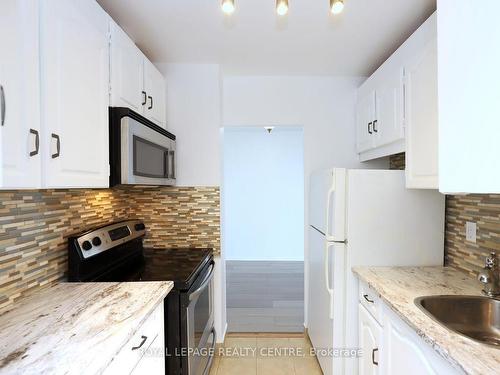 304-3105 Queen Frederica Dr, Mississauga, ON - Indoor Photo Showing Kitchen