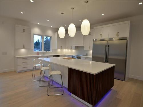 302 Beaumont Ave, View Royal, BC - Indoor Photo Showing Kitchen With Upgraded Kitchen