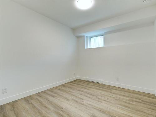 302 Beaumont Ave, View Royal, BC - Indoor Photo Showing Other Room