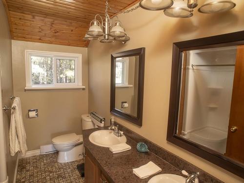 2135 Riverdale Road W, Thunder Bay, ON - Indoor Photo Showing Bathroom
