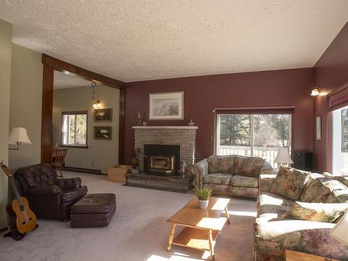2135 Riverdale Road W, Thunder Bay, ON - Indoor Photo Showing Living Room With Fireplace