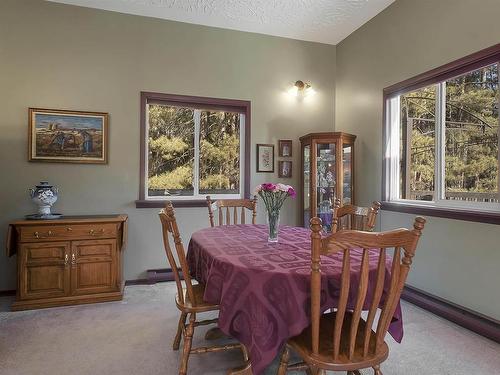 2135 Riverdale Road W, Thunder Bay, ON - Indoor Photo Showing Dining Room