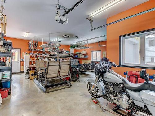 Garage - 453 Av. De Venise O., Venise-En-Québec, QC - Indoor Photo Showing Garage