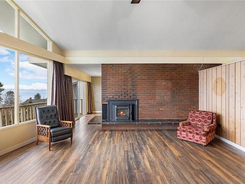 7178 Dickinson Rd, Lantzville, BC - Indoor Photo Showing Living Room With Fireplace