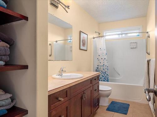 1747 Dar'S Pl, Qualicum Beach, BC - Indoor Photo Showing Bathroom