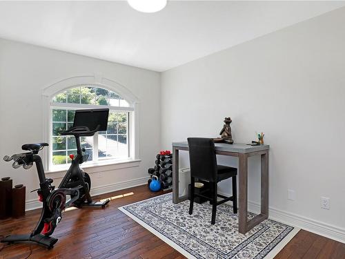 1327 Point Mercer Dr, French Creek, BC - Indoor Photo Showing Gym Room