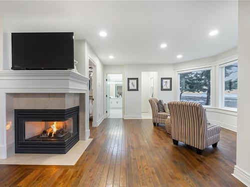 1327 Point Mercer Dr, French Creek, BC - Indoor Photo Showing Living Room With Fireplace