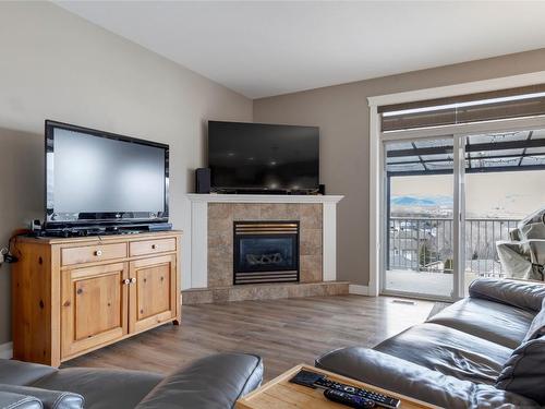 1008 Mt. Begbie Drive, Vernon, BC - Indoor Photo Showing Living Room With Fireplace