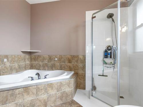 1008 Mt. Begbie Drive, Vernon, BC - Indoor Photo Showing Bathroom