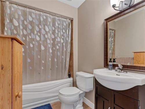 1008 Mt. Begbie Drive, Vernon, BC - Indoor Photo Showing Bathroom