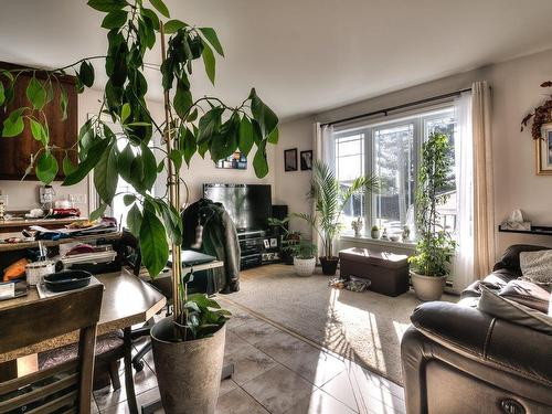 IntergÃ©nÃ©ration - 72 Rue Genest, Saint-Jean-Sur-Richelieu, QC - Indoor Photo Showing Living Room