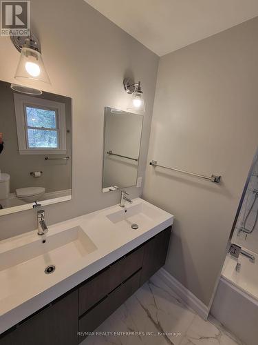 1493 Birchwood Dr, Mississauga, ON - Indoor Photo Showing Bathroom