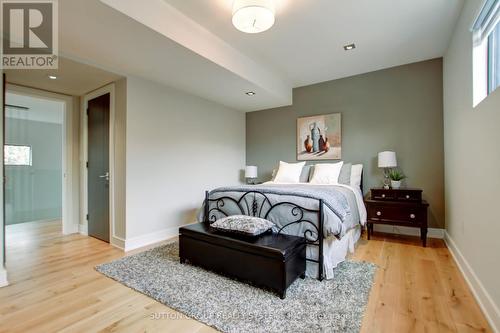 872 Hampton Crescent, Mississauga, ON - Indoor Photo Showing Bedroom