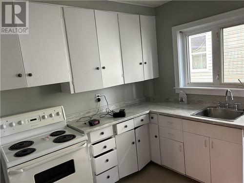 285 St. George, Bathurst, NB - Indoor Photo Showing Kitchen