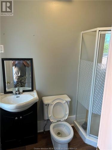 285 St. George, Bathurst, NB - Indoor Photo Showing Bathroom