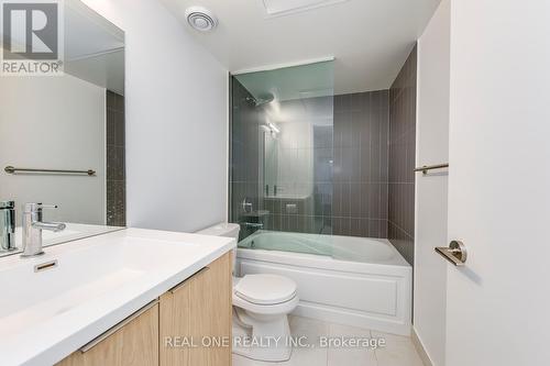 303 - 60 Shuter Street, Toronto, ON - Indoor Photo Showing Bathroom