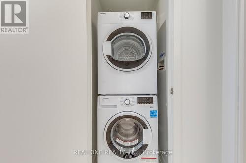 303 - 60 Shuter Street, Toronto, ON - Indoor Photo Showing Laundry Room