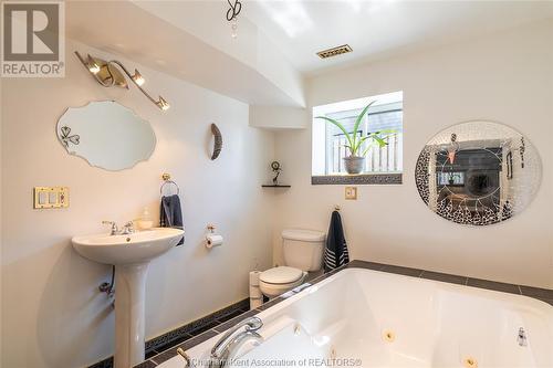 40 Homesteads Drive, Tilbury, ON - Indoor Photo Showing Bathroom