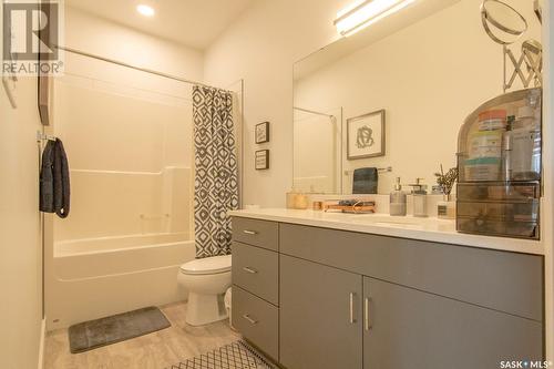 230 105 Willis Crescent, Saskatoon, SK - Indoor Photo Showing Bathroom