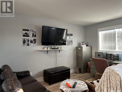307 851 Chester Road, Moose Jaw, SK - Indoor Photo Showing Living Room