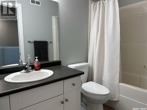 307 851 Chester Road, Moose Jaw, SK - Indoor Photo Showing Bathroom