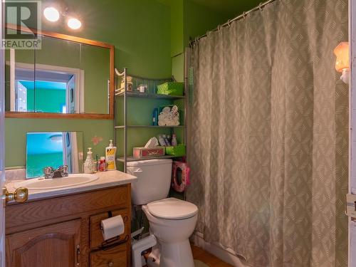 662 Ellis Street, Penticton, BC - Indoor Photo Showing Bathroom