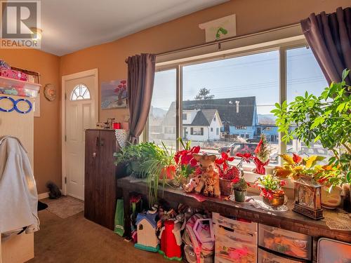 662 Ellis Street, Penticton, BC - Indoor Photo Showing Living Room