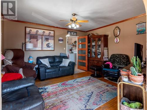 662 Ellis Street, Penticton, BC - Indoor Photo Showing Living Room