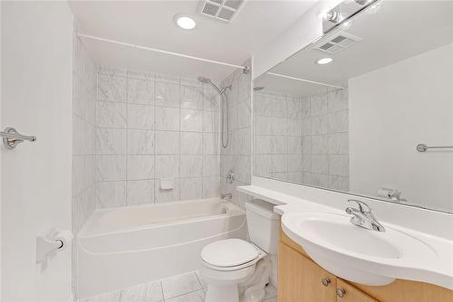 763 Bay Street|Unit #3011, Toronto, ON - Indoor Photo Showing Bathroom