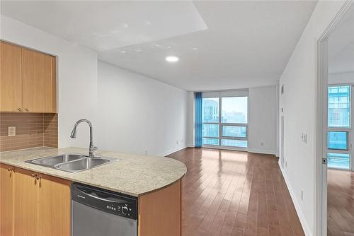 763 Bay Street|Unit #3011, Toronto, ON - Indoor Photo Showing Kitchen With Double Sink