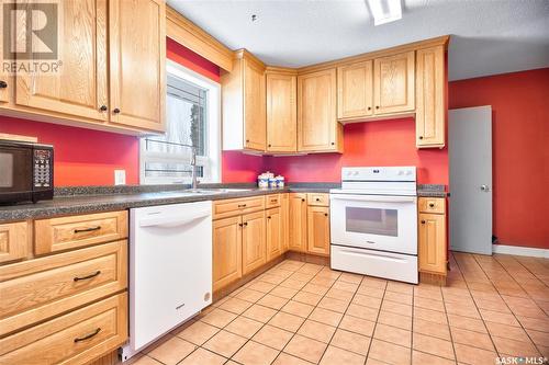 830 20Th Street W, Prince Albert, SK - Indoor Photo Showing Kitchen