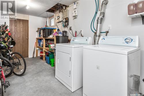 830 20Th Street W, Prince Albert, SK - Indoor Photo Showing Laundry Room