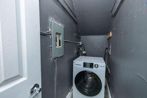 49 Jarvis Street, Brantford, ON - Indoor Photo Showing Laundry Room