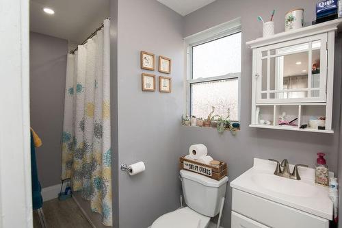 49 Jarvis Street, Brantford, ON - Indoor Photo Showing Bathroom