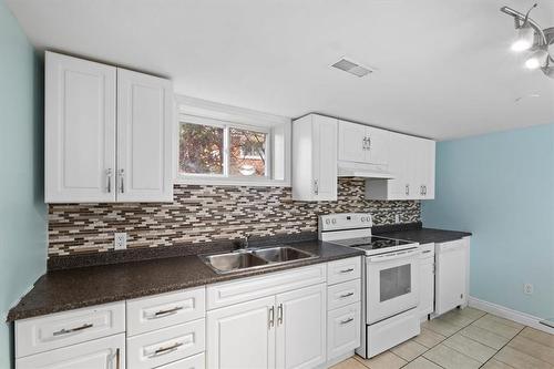 134 Victor Boulevard, Hamilton, ON - Indoor Photo Showing Kitchen With Double Sink