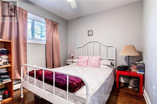 72 Sanatorium Rd, Hamilton, ON - Indoor Photo Showing Bedroom