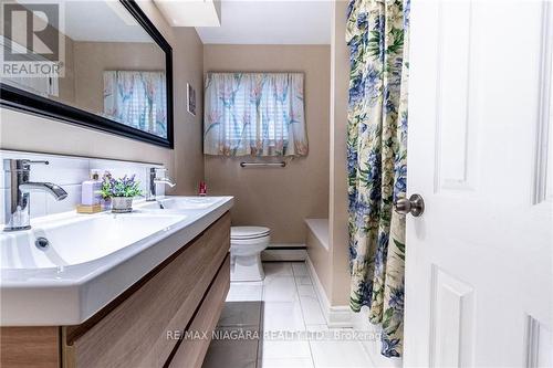 72 Sanatorium Rd, Hamilton, ON - Indoor Photo Showing Bathroom
