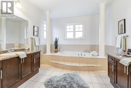 9175 White Oak Ave, Niagara Falls, ON - Indoor Photo Showing Bathroom