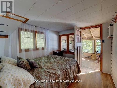 70 Wilkinson Dr, Kawartha Lakes, ON - Indoor Photo Showing Bedroom