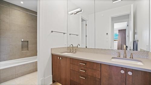 17 - 4686 Windermere Road, Windermere, BC - Indoor Photo Showing Bathroom