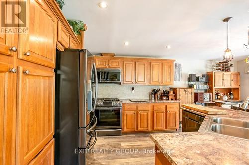 #32 -152 Concession Rd 11 W, Trent Hills, ON - Indoor Photo Showing Kitchen With Double Sink