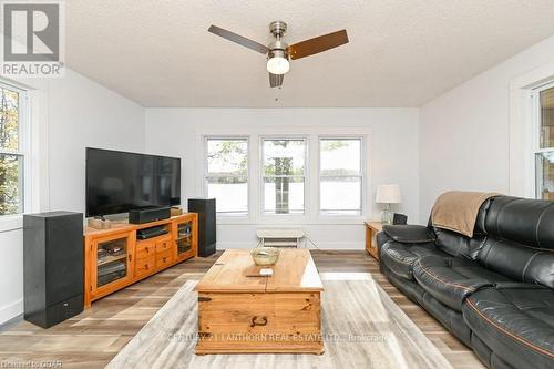 131 D North Shore Lane, Madoc, ON - Indoor Photo Showing Living Room