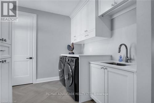 7483 Silver Creek Cres, London, ON - Indoor Photo Showing Laundry Room