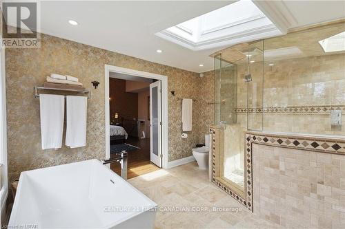 484 Westmount Dr, London, ON - Indoor Photo Showing Bathroom
