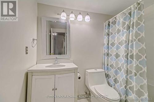 902 - 25 Four Winds Drive, Toronto, ON - Indoor Photo Showing Bathroom